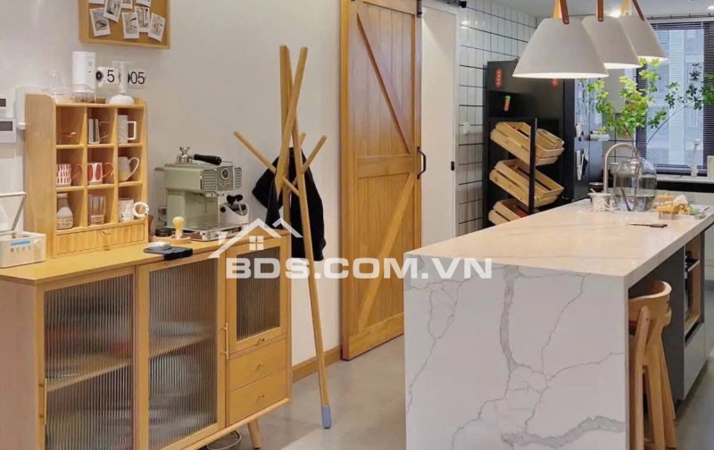 Bán đất tặng nhà 4 tầng gần mặt phố Phú Xá, Phú Thượng, 180m2, MT 10, 23,9 tỷ